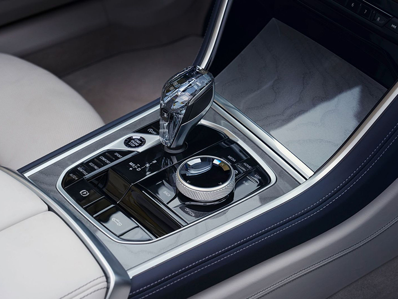 إطلاق طرازات BMW 8 الجديدة كلياً في أبوظبي